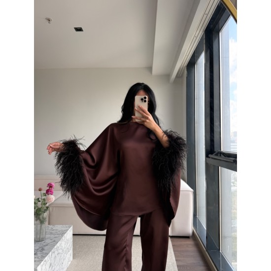 CHOCOLATE FEATHER TAKIM CHOCOLATE FEATHER TAKIM