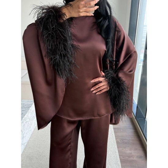 CHOCOLATE FEATHER TAKIM CHOCOLATE FEATHER TAKIM