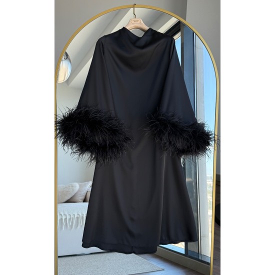 Noir Plume Tüy Detaylı Saten Elbise
