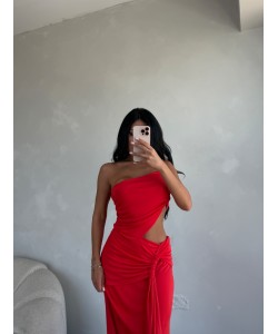 KIRMIZI ASİMETRİK KESİM TASARIM ELBİSE KIRMIZI ASİMETRİK KESİM TASARIM ELBİSE