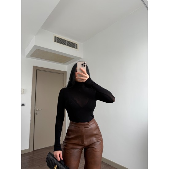 SİYAH DİK YAKA  HAFİF TRANSPARAN BODY 