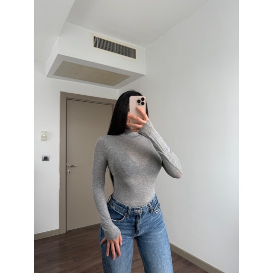 KIRÇILLI GRİ HAFİF TRANSPARAN DİK YAKA BODY