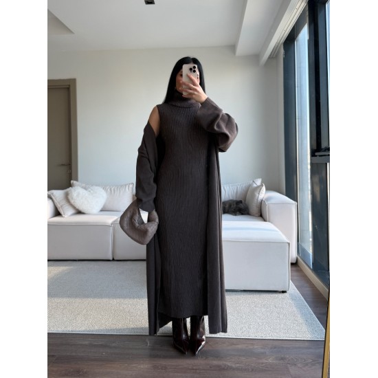 BOĞAZLI TRİKO ELBİSE HIRKA TAKIM KAHVE