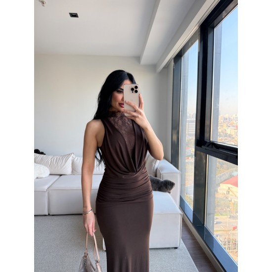 KAHVERENGİ GÜPÜR DETAY TASARIM ELBİSE 