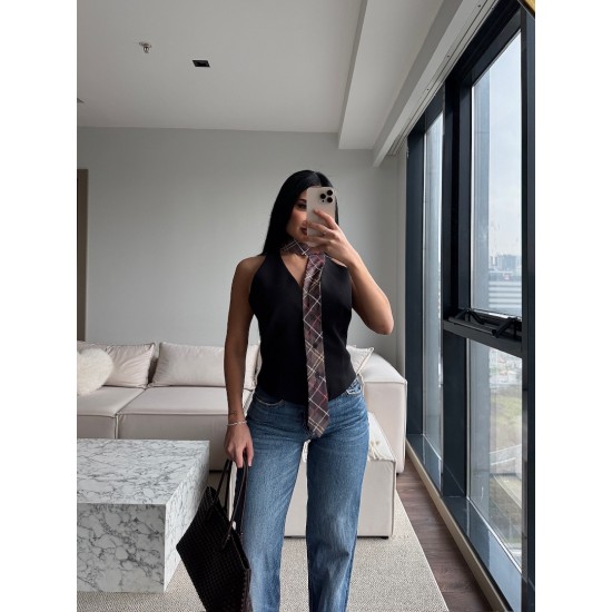 MARKA MODEL KRAVAT DETAY YELEK