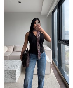 MARKA MODEL KRAVAT DETAY YELEK MARKA MODEL KRAVAT DETAY YELEK