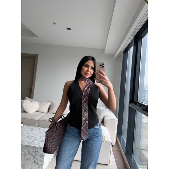 MARKA MODEL KRAVAT DETAY YELEK