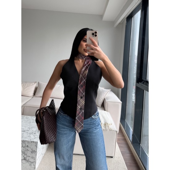 MARKA MODEL KRAVAT DETAY YELEK