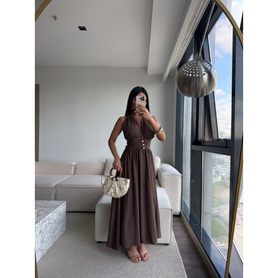 GOLD DÜĞMELİ HALTER YAKA MİDİ ELBİSE KAHVE