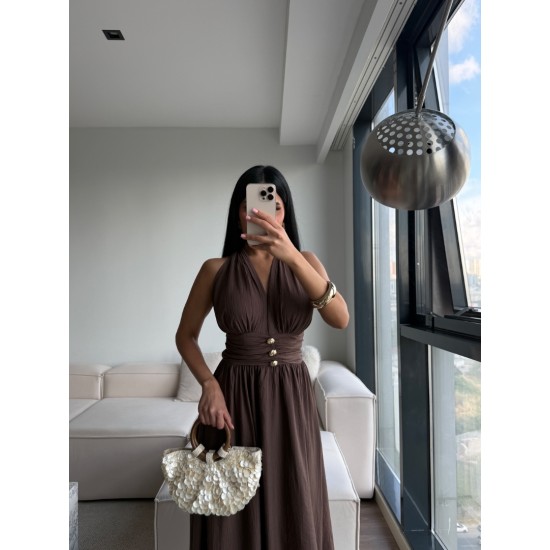 GOLD DÜĞMELİ HALTER YAKA MİDİ ELBİSE KAHVE